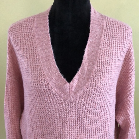 🔥NWT🔥 American Eagle Outfitters Women’s Oversized V-Neck Sweater - Picture 1 of 8